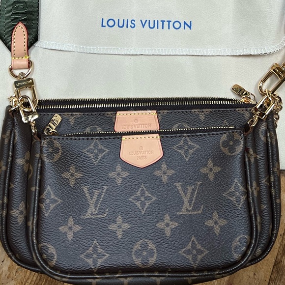 Designer look -Stylish Crossbody Handbag. New condition. Perfect for a LV look. - Picture 5 of 7